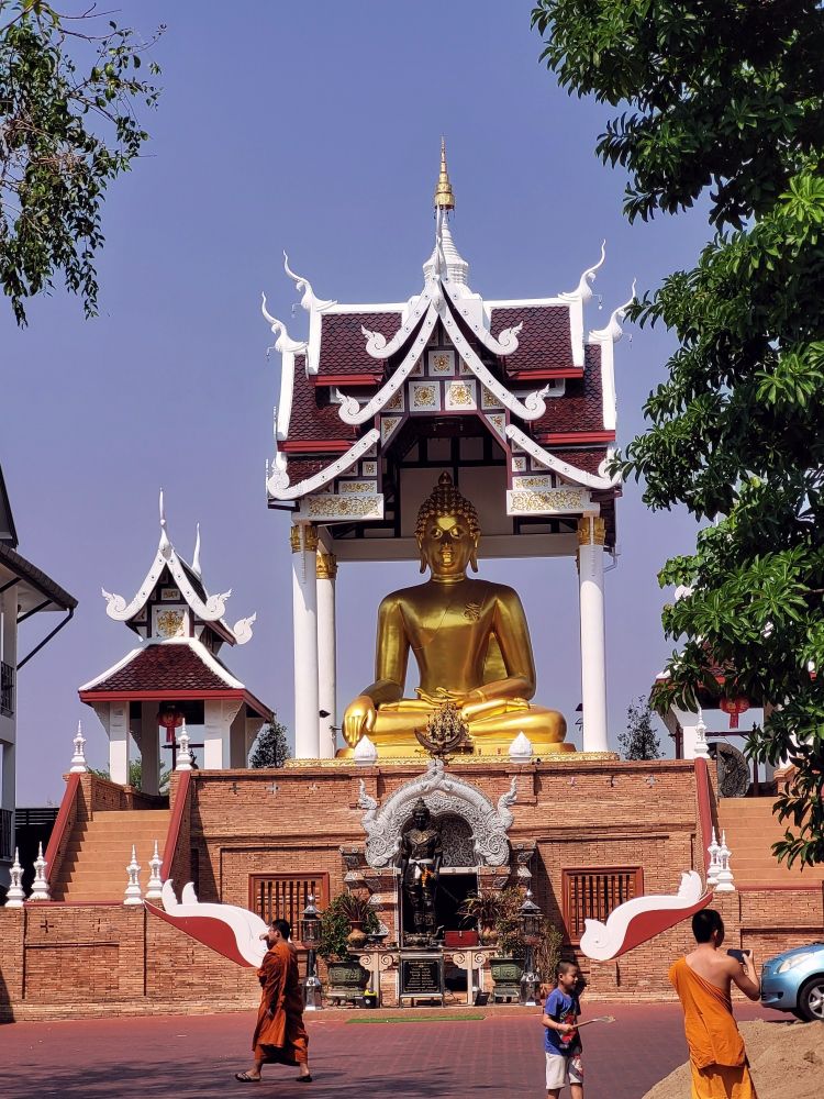 Goldene Buddhastatue