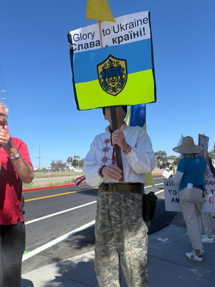 Chaplain of the local United Veterans Council of Marin reminding us of Elon's betrayal of Ukraine. Slava Ukraine!