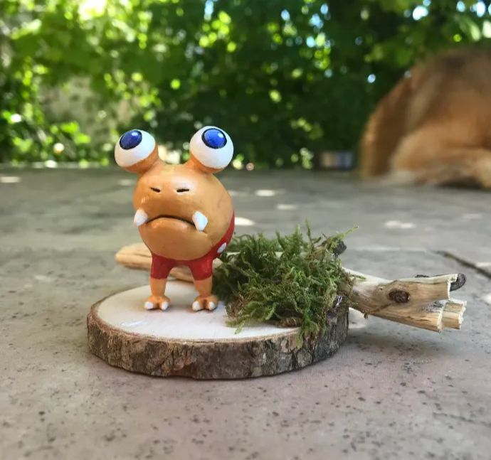 A tiny sculpture of a Bulborb, an enemy that looks like a ladybird from the Pikmin franchise. 