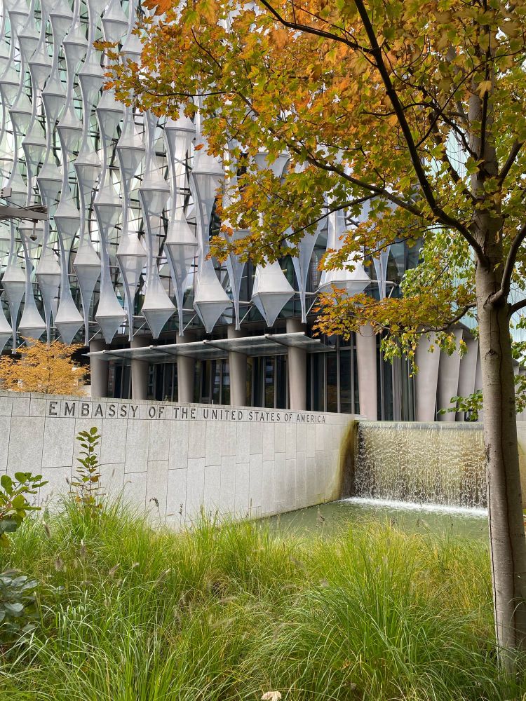 Picture of the concrete facade of the US Embassy in London