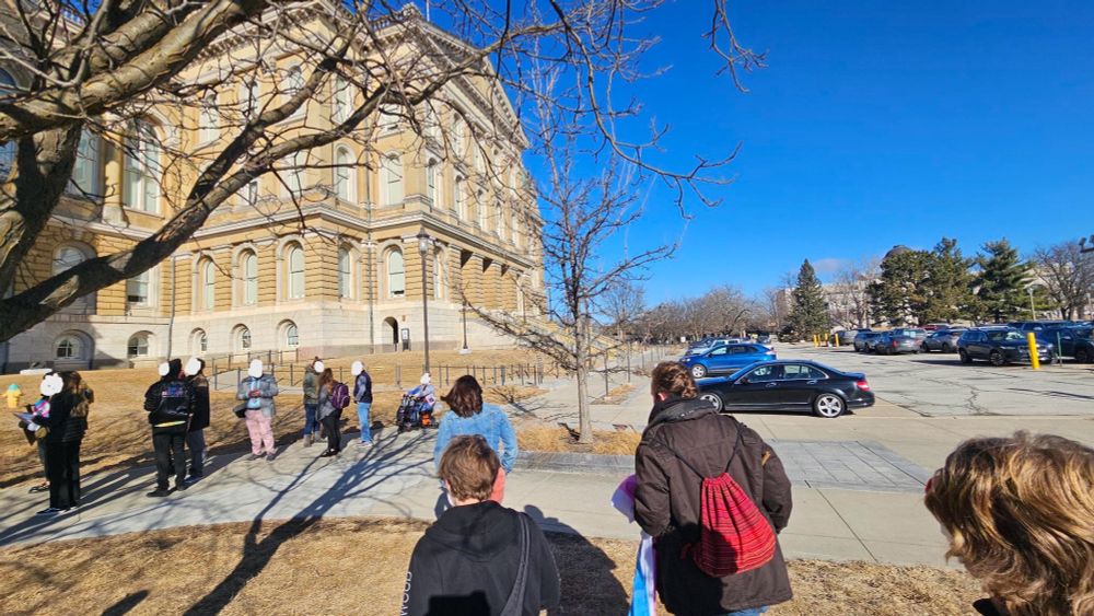 two long lines outside the Iowa State Capitol, Des Moines