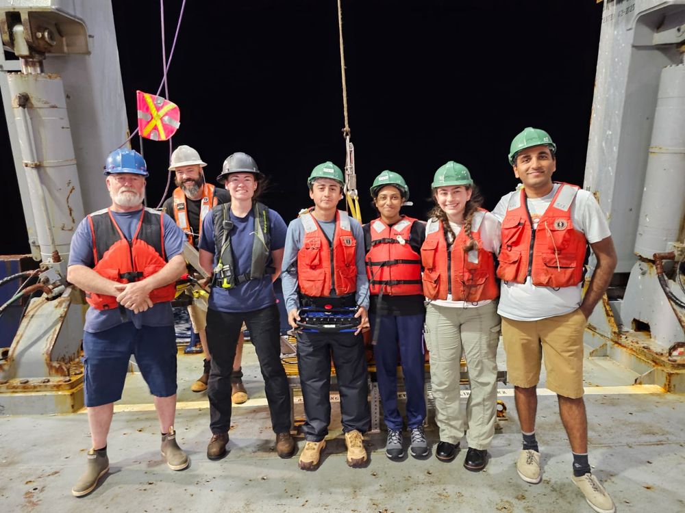 Members of the MGL 2510 team on deck of the R/V Marcus G. Langseth