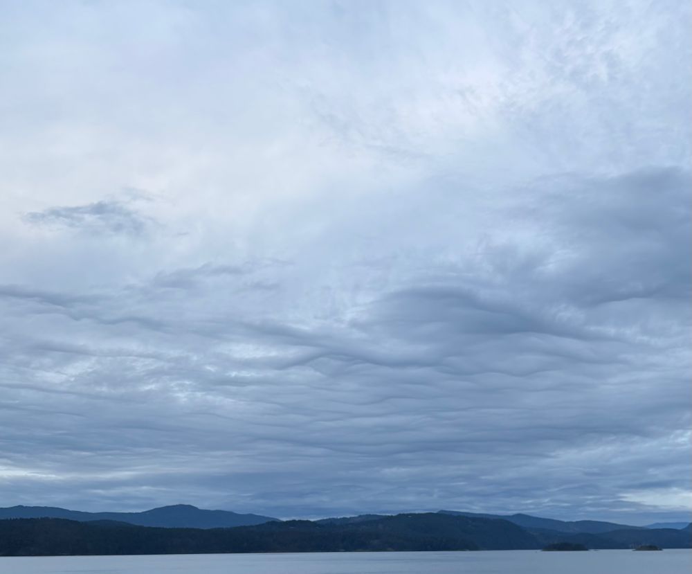 Islands and mountains with also over of sea and lots of clouds