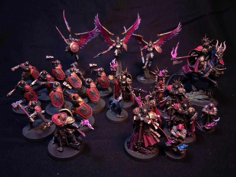 Stormcast from Skaventide, red-magenta and dark armour