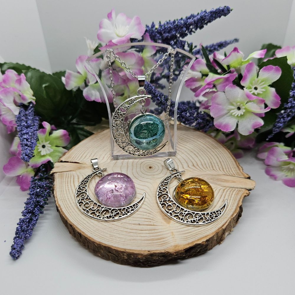 New pictures of my silver moon necklaces.

I am still working on updating the pictures for the black and bronze versions, so once I finish those, all of the listings will be updated.

 Thank you for your patience.  ^-^