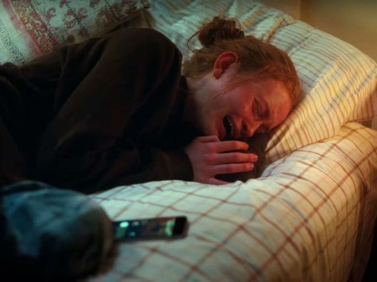 Sadie Sink sobbing in all too well short film