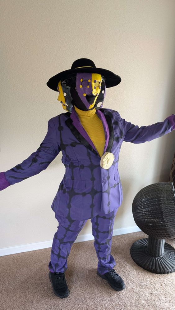 Change Agent from Toontown: Event Horizon with the Happy mask and arms out.