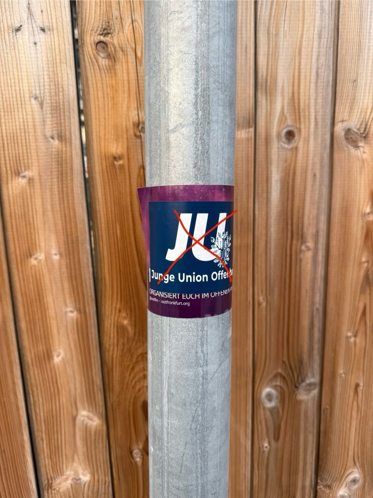 JU Sticker über einen OAT FFM Sticker