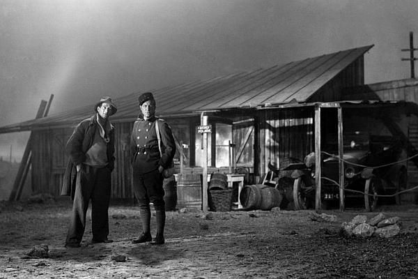 Port of Shadows (1938)