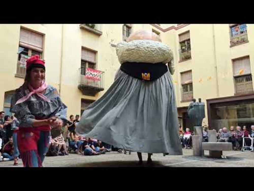 Ball del Porc i el Xavi a les Festes del Tura d'Olot 2024