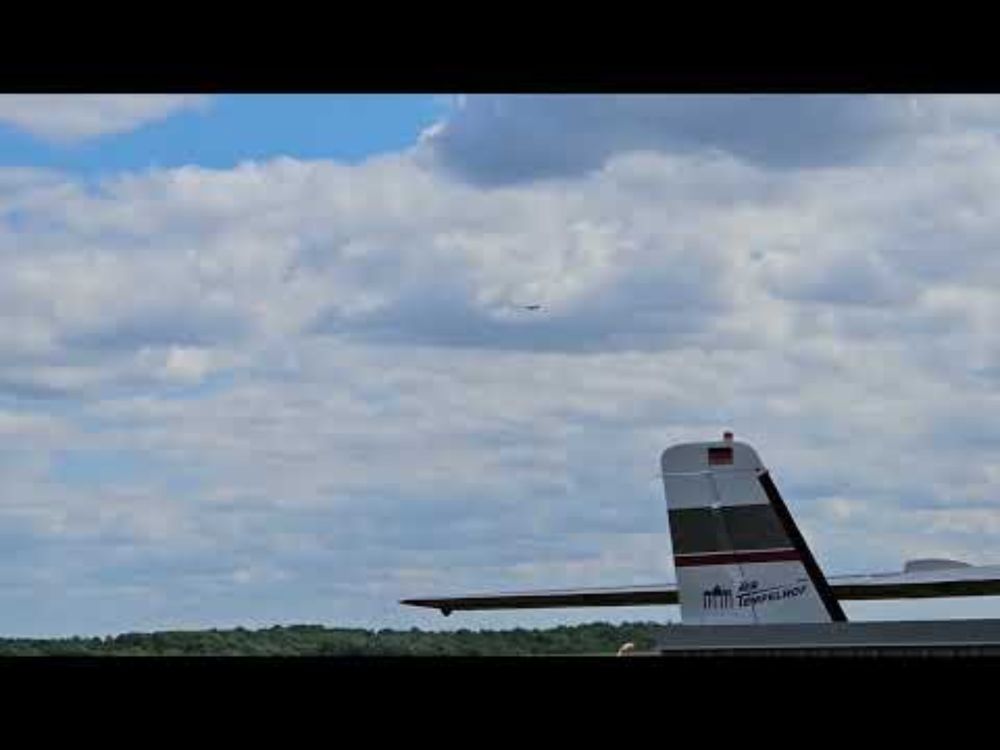 Banner bearer landing on Magdeburg Airport