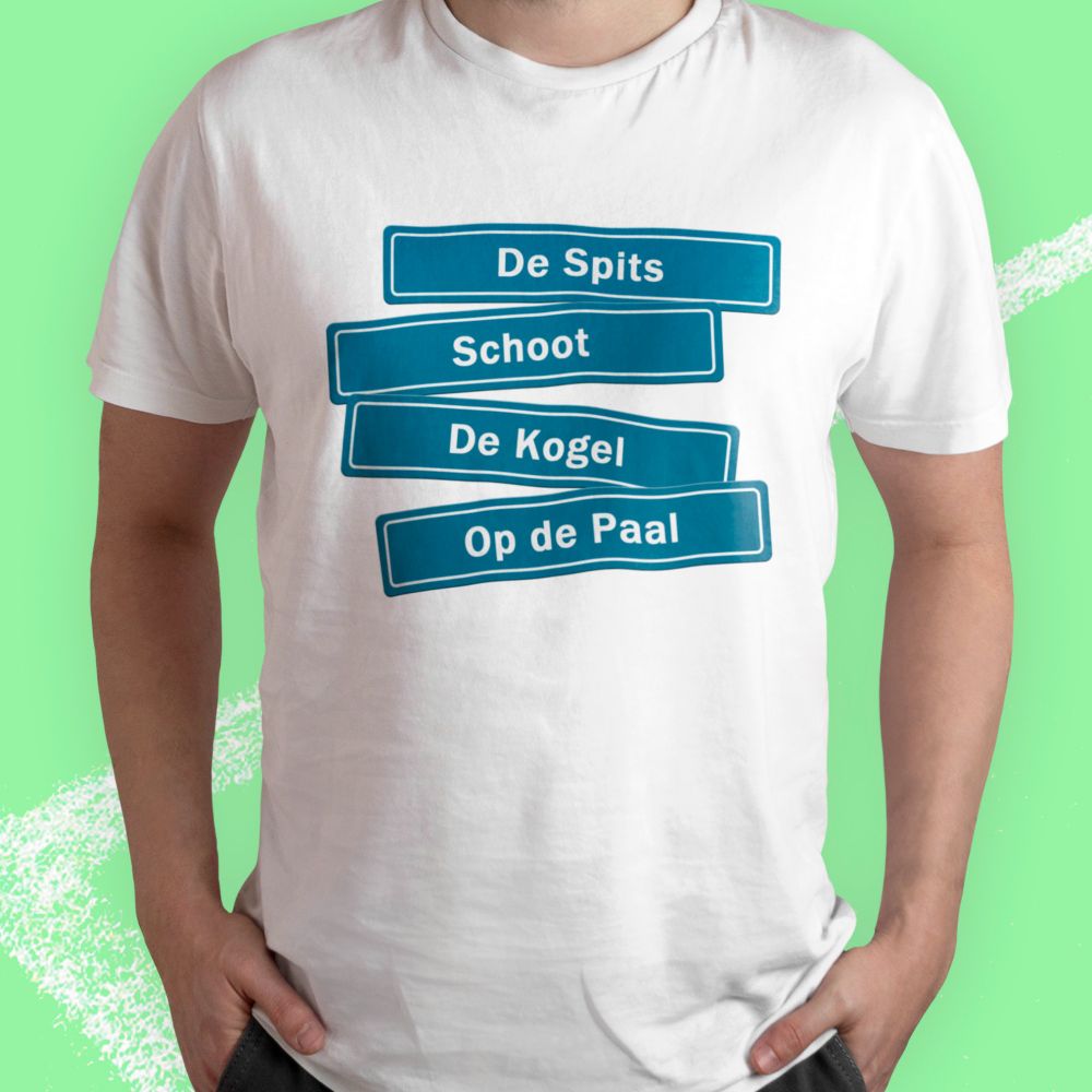een T-shirt met vier straatnamen die een zin vormen:
De Spits Schoot De Kogel Op de Paal