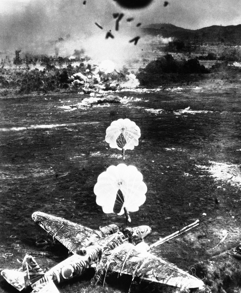 AP Photo
https://www.theatlantic.com/photo/2011/09/world-war-ii-the-pacific-islands/100155/
