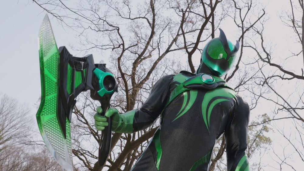 Kamen Rider Zeztz with a green battle axe.