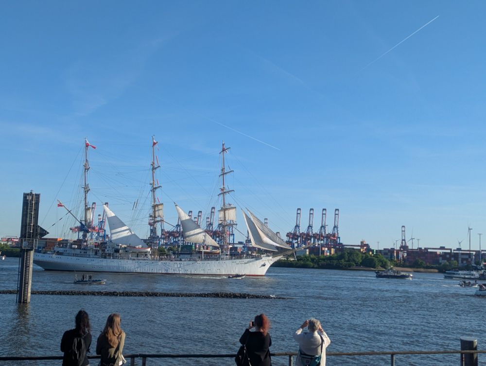Ein großes Segelschiff 
