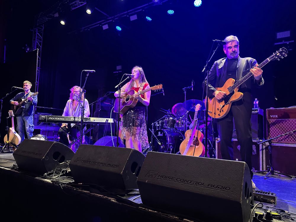 Hothouse Flowers with Lorraine Nash