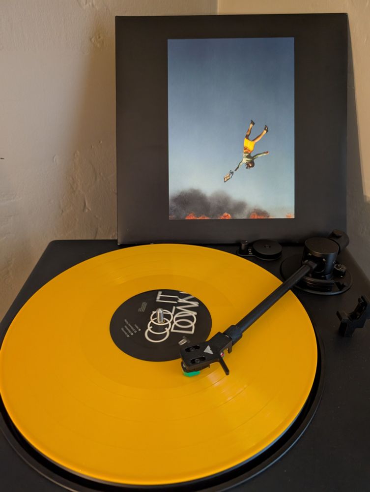 Turntable playing the yeah yeah yeahs 