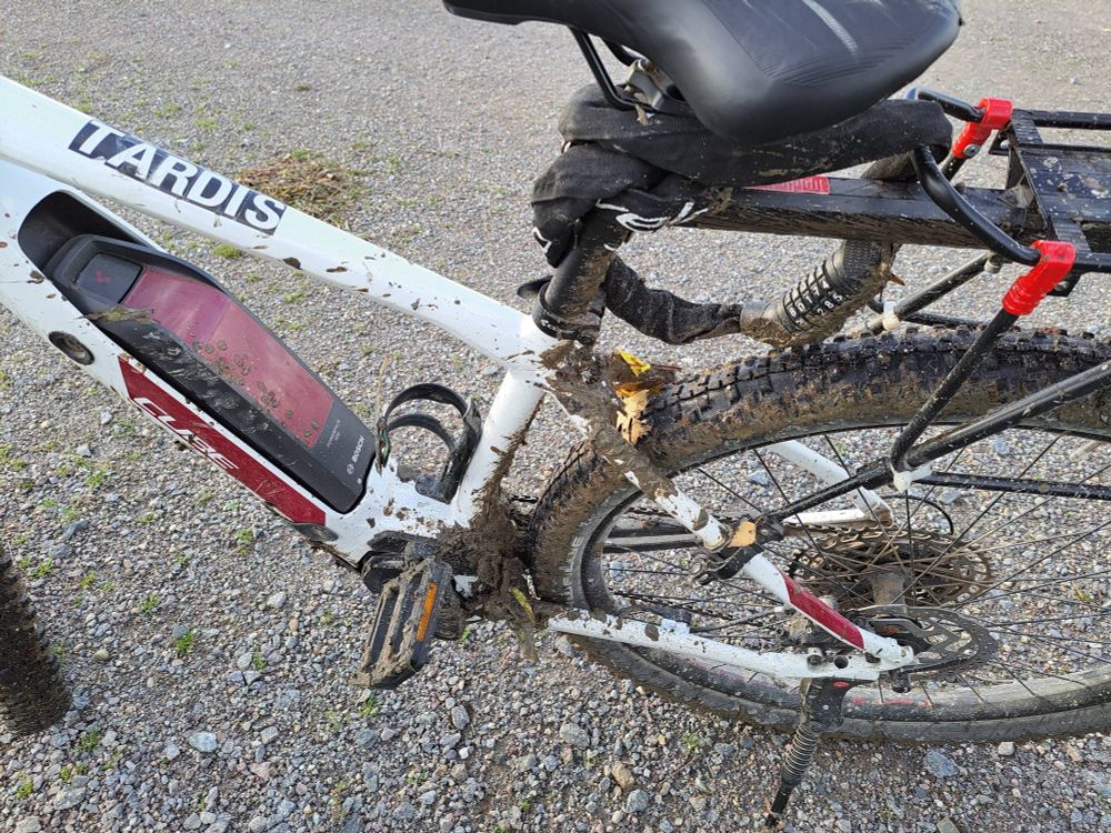 Ein sehr schmutziges Fahrrad