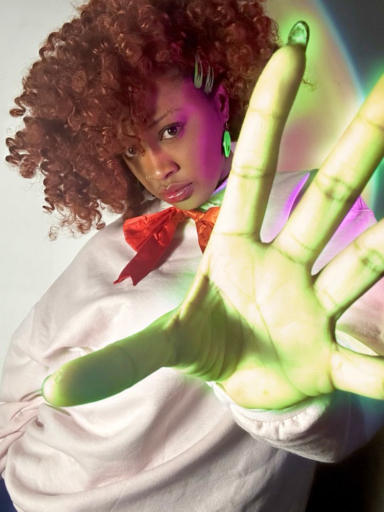 yonn in a momo ayase cosplay from the show "dandadan"