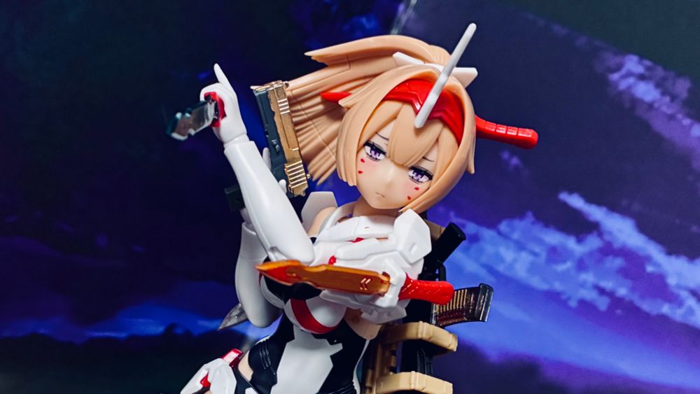 立夏「すみません…あまり逃げないでいただけますか…？逃げられると…痛くしちゃうので…あんまり倒す時痛めつけないようにって、マスターに言われてますから…」