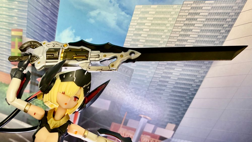 合体剣モード、一部窪みとリボルバーの露出部分は金塗装してる。ブレードそのものは綺麗だしABSなので塗装はオススメしない