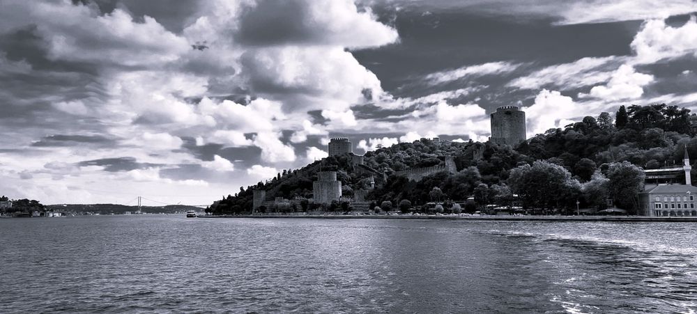 Deep and mysterious – the Bosphorus beneath a sea of clouds. Monochrome Capture. 