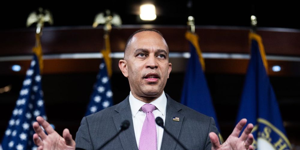 Jeffries Wants Dems to Put an End to the El Salvador Trips