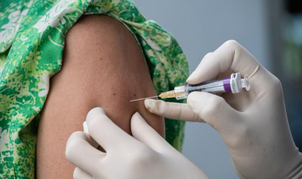 Non-native English speakers had lower COVID vaccine uptake, data suggest