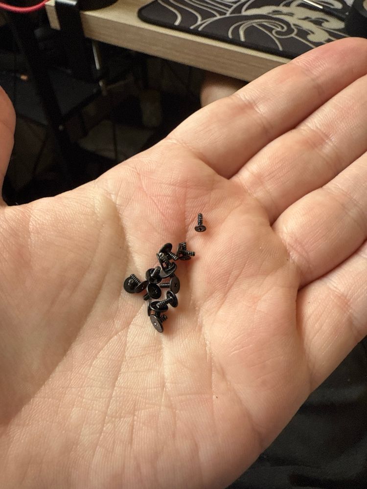 ao menos 15 parafusos 