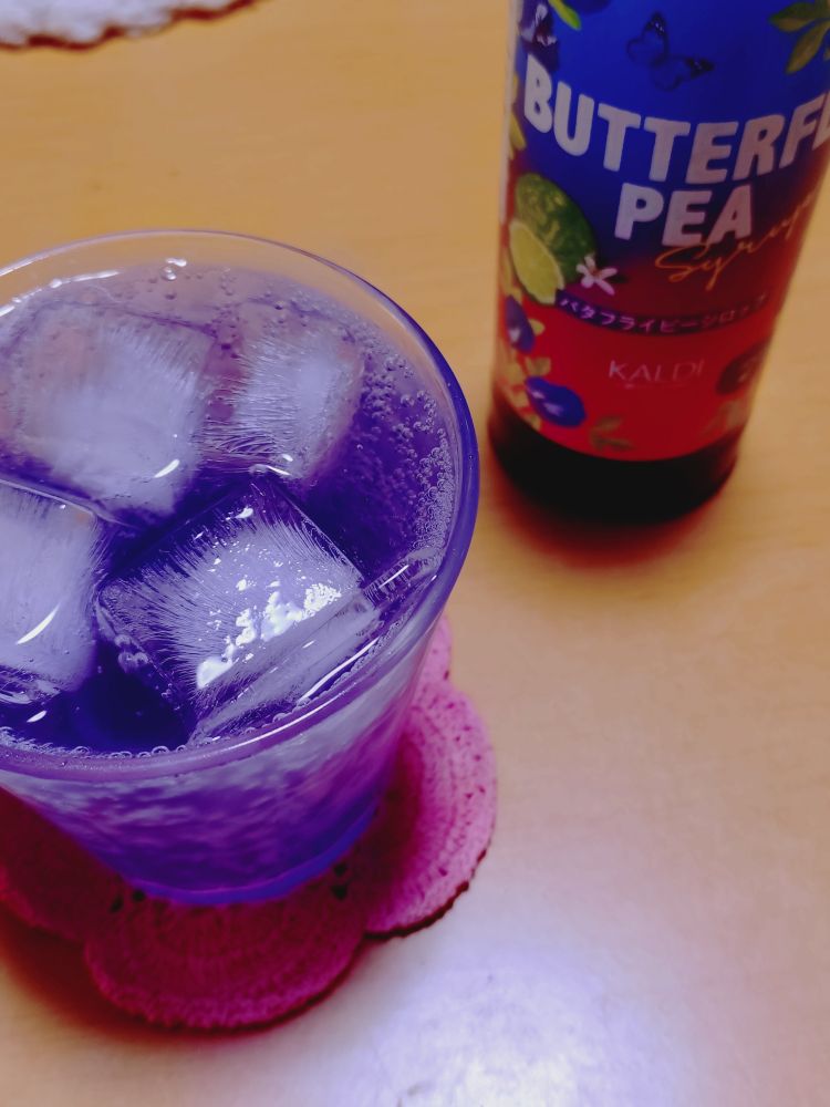 バタフライピーシロップ＋炭酸水