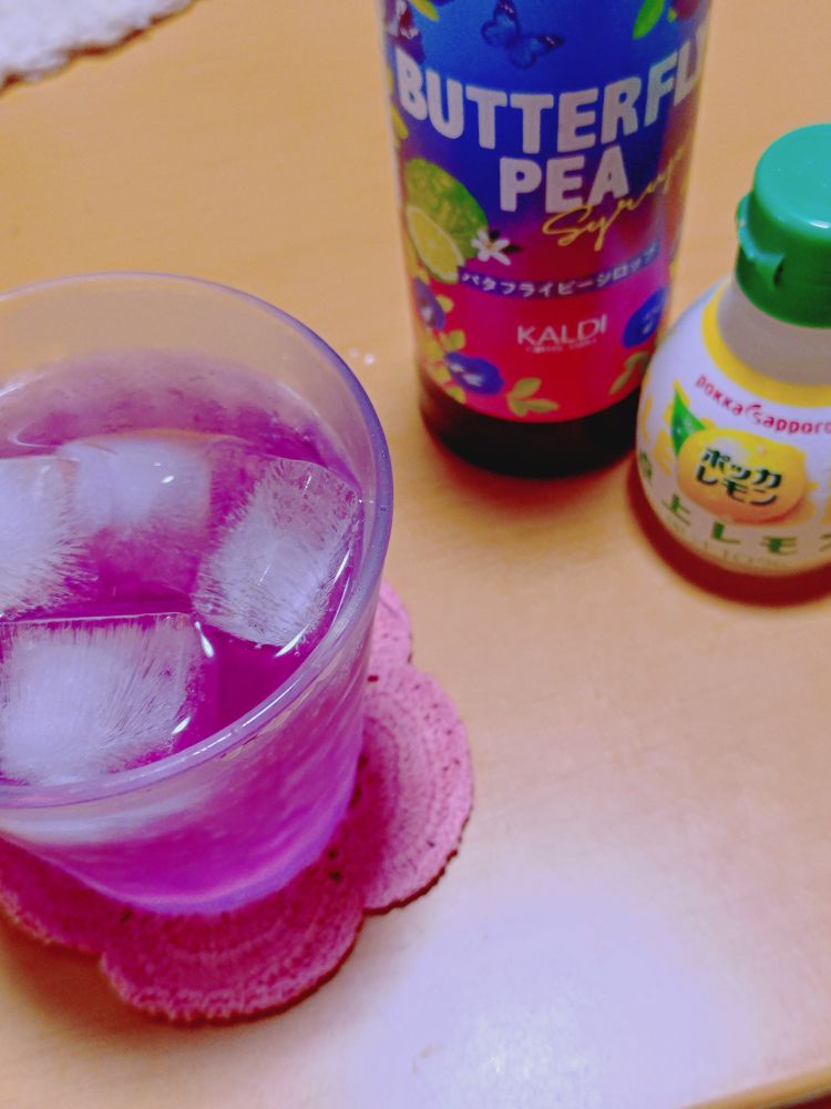 バタフライピーシロップ＋炭酸水＋ポッカレモン