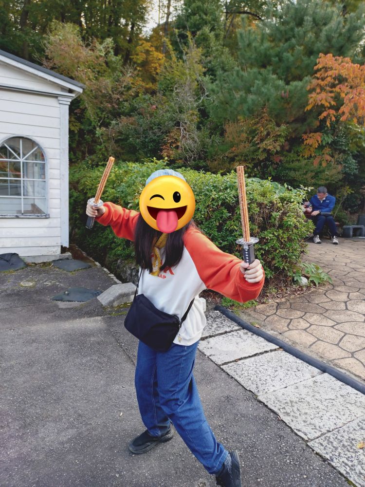 土方のサムライチュロスを持つ