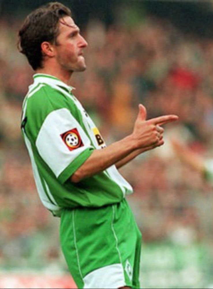 Bruno Labbadia im Werdertrikot beim „Finger guns“ Torjubel 