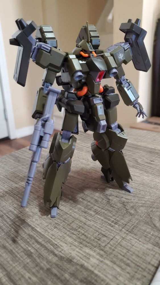 HG Reben Wolf model kit, assembled from box, front view