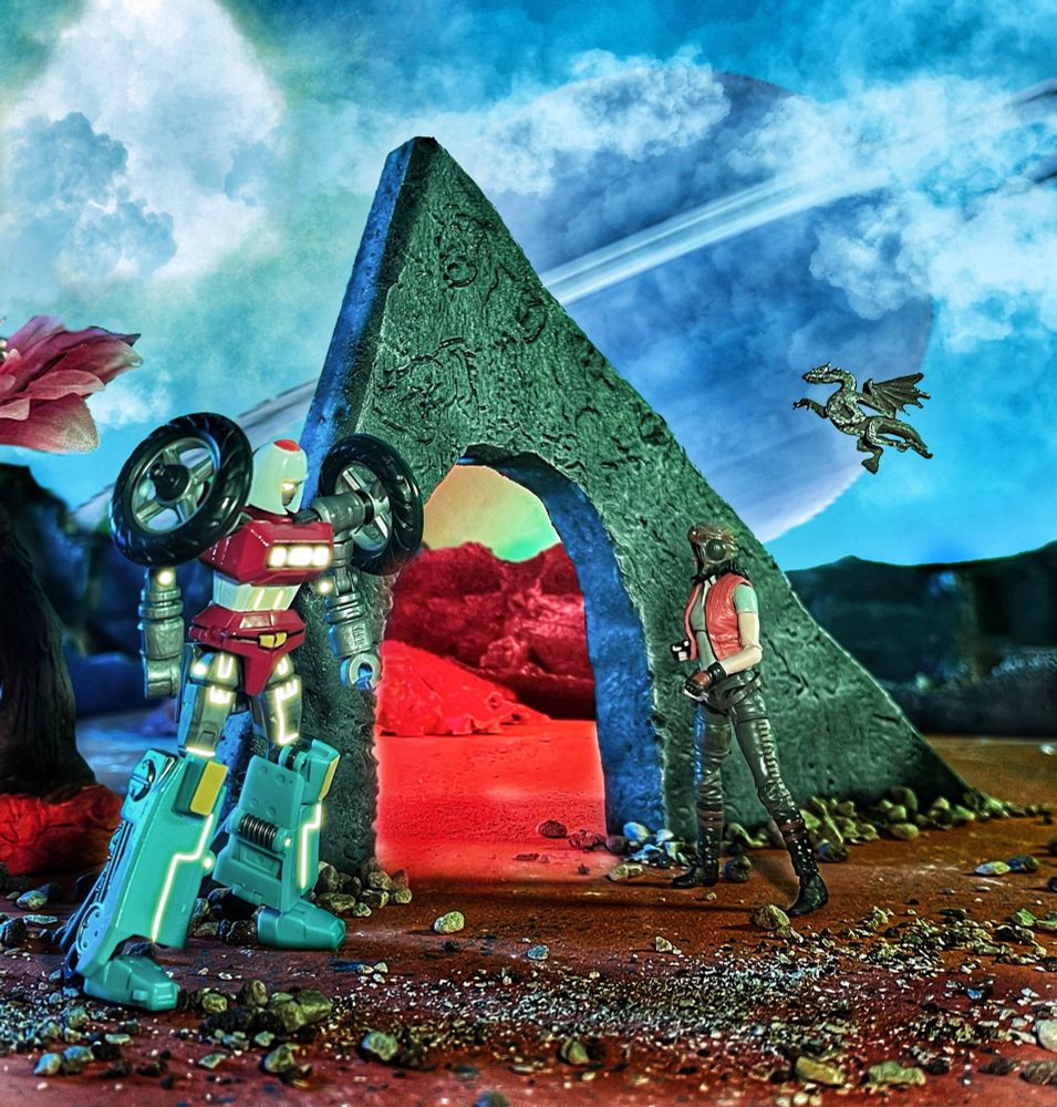 Toyphotography of a gobot and Doctor Aphra look through a guardian on the edge of forever like portal
