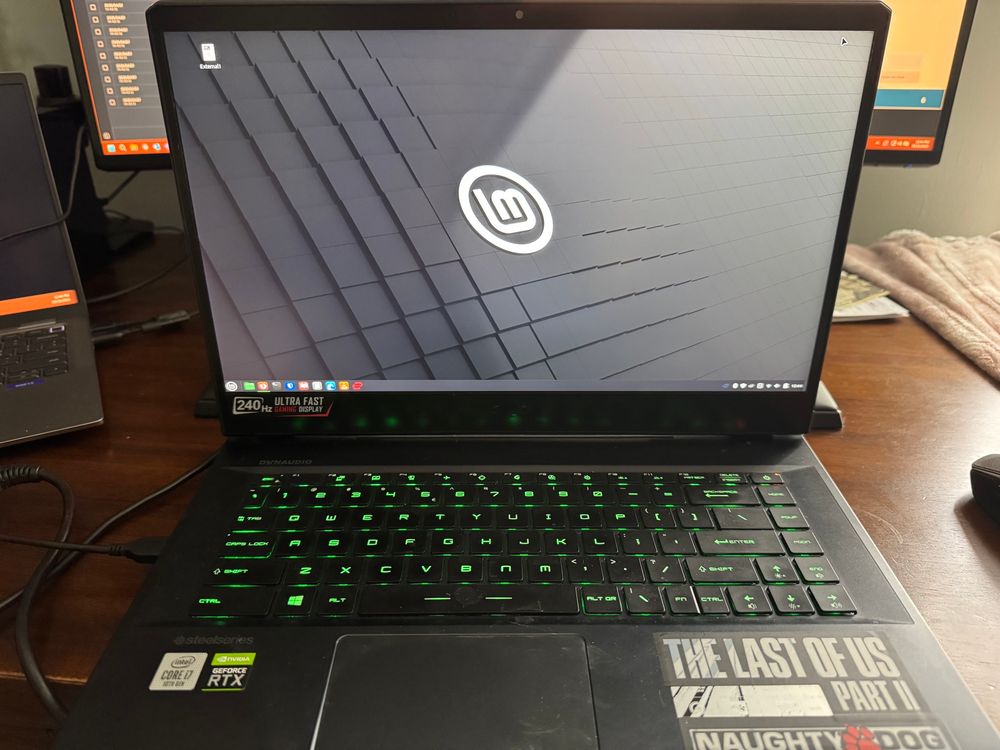 Linux Mint running on laptop
