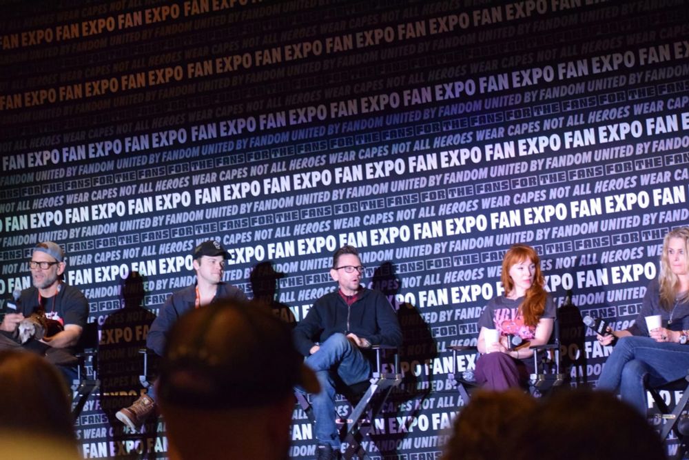Alex Calvert, DJ Qualls, Mark Pellegrino, Ruth Connell, & Samantha Smith in a row for the Supernatural panel.