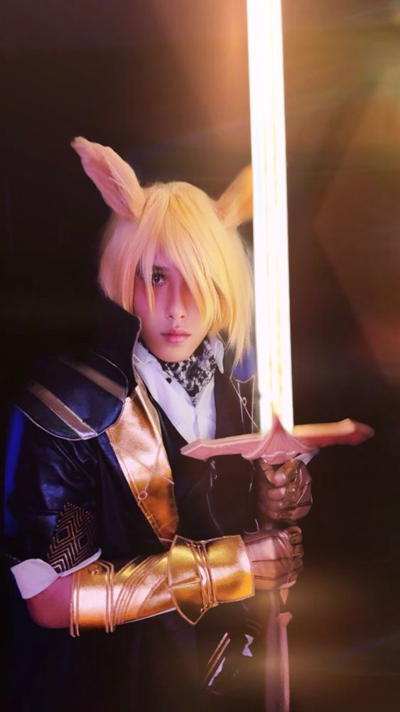 Mom Milph cosplaying as Mlynar from Arknights.