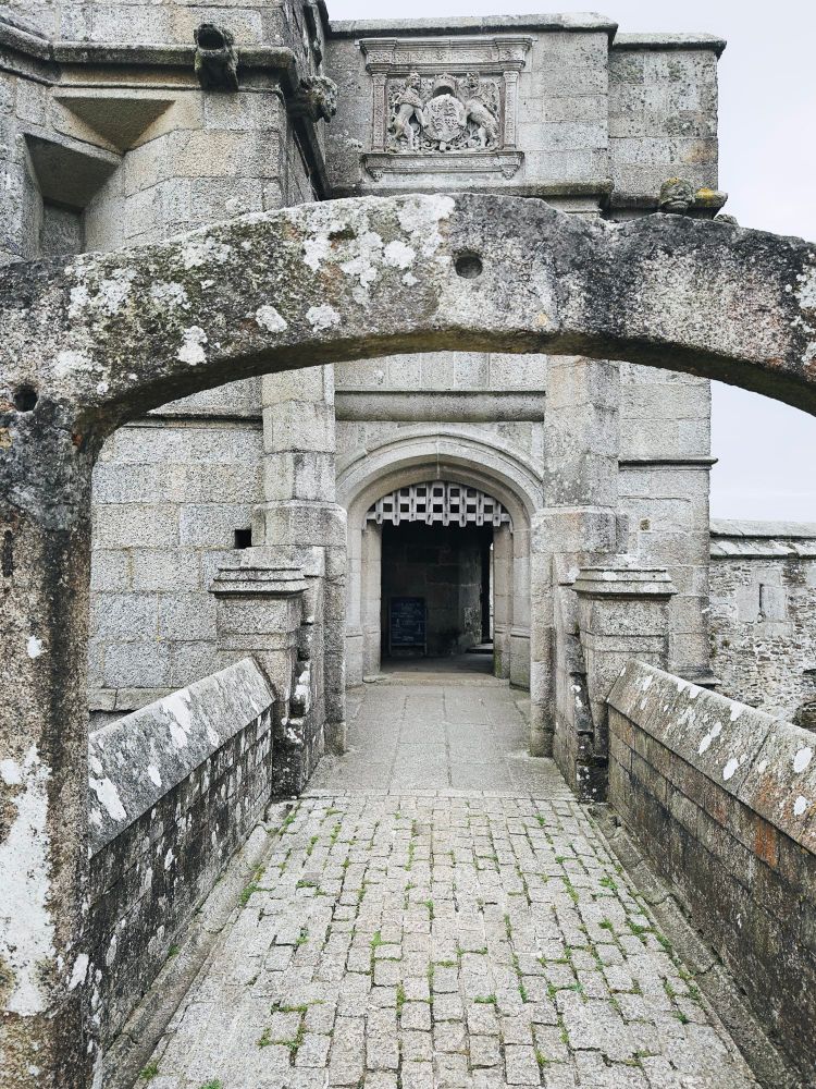 A picture of the entrance to Pendennis castle in Falmouth: https://en.m.wikipedia.org/wiki/Pendennis_Castle