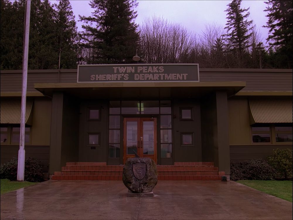 Twin Peaks season 2, episode 20. Name: Episode 27. Alternative name: The Path to the Black Lodge. Released on apr 18, 1991. Written by Harley Peyton and Robert Engels. Directed by Stepehn Gyllenhaal. Frame 28337/67319
