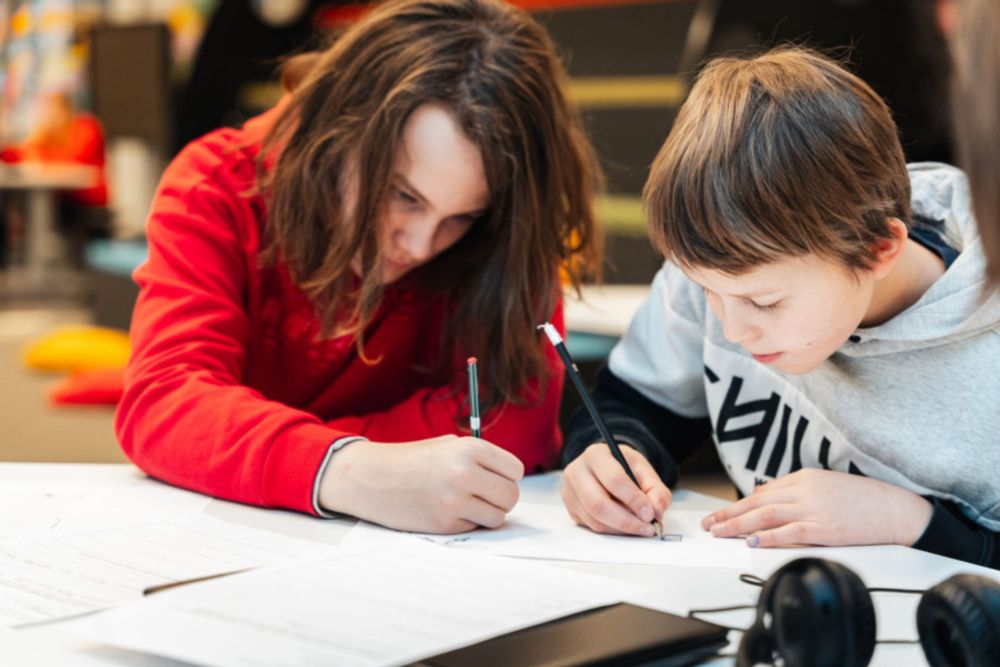 Kiinnostus matematiikkaa kohtaan ja käsitys sen osaamisesta heikkenee alakoulun loppupuolella