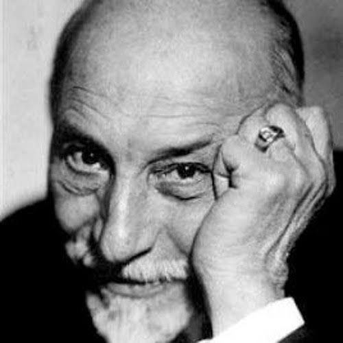 آه که زن‌ها چه قدر جالبند و شوهرها قدرشان را نمی‌دانند. زن‌ها آفریده شده‌اند تا عیوب شوهران‌شان را کشف کنند!

لوئیجی_پیراندلو
زاده ی ۱۸۶۷
درگذشته‌ی_‌۱۰_دسامبر_۱۹۳۶