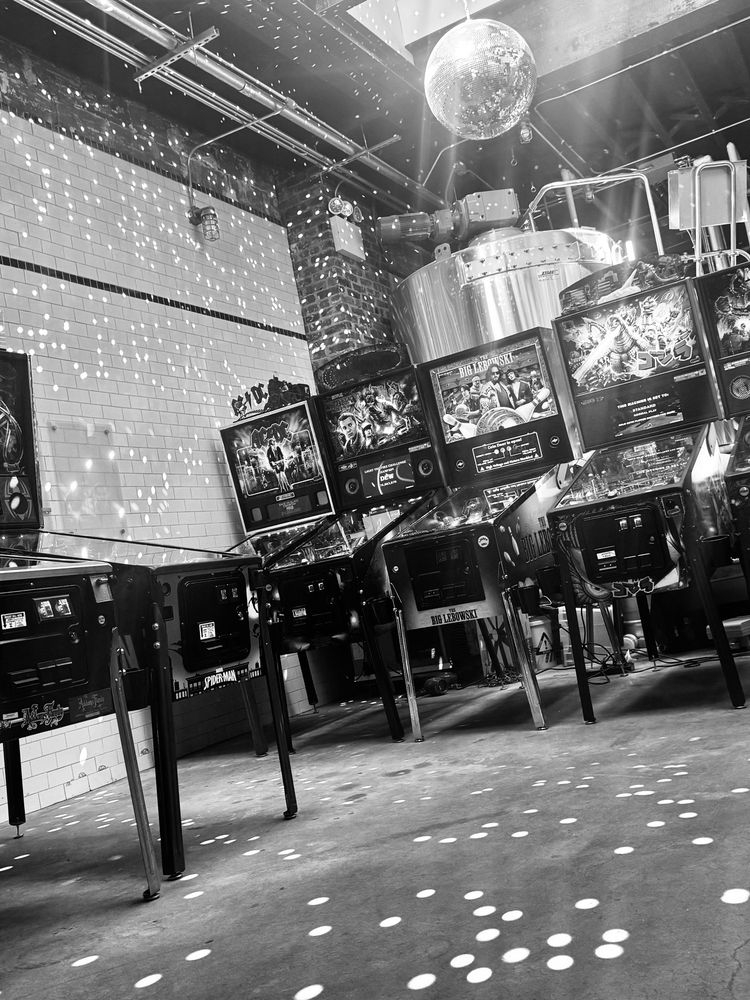 The same photo as the last skeet but in black & white.