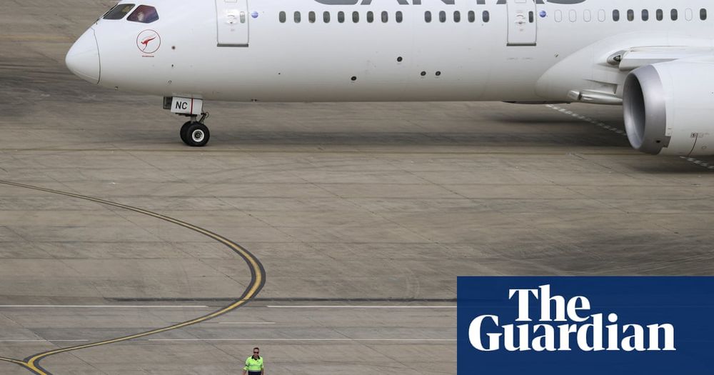 Qantas engineers warn of ‘flight disruptions’ in Sydney, Melbourne, Brisbane as they walk off job over pay