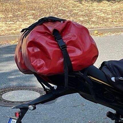 Rote Cordura-Gepäckrolle