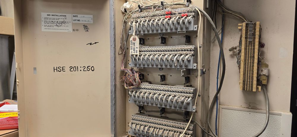 My 6 years here, this thing has been locked. But the lock is gone, and it was just wide-open.
Anyways, it looks cool, even though it has damn near 30 years' worth of dust in it 🤢