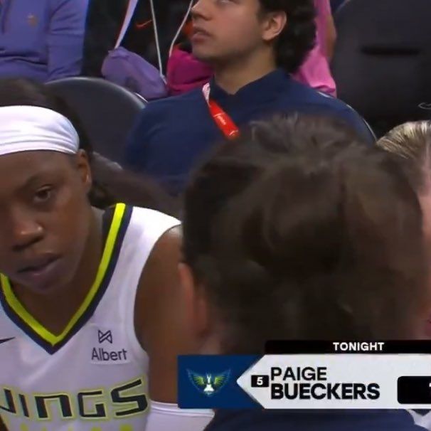 Arike looking at coach Chris like 'dawg are you serious rn'?