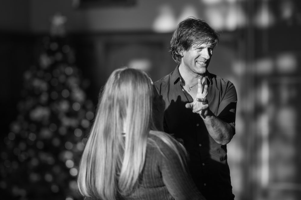 Fleshcreep hypnotizing Jill. He's also just treated everyone to a Taylor Swift song, so it's a miracle they're not all spellbound already. 