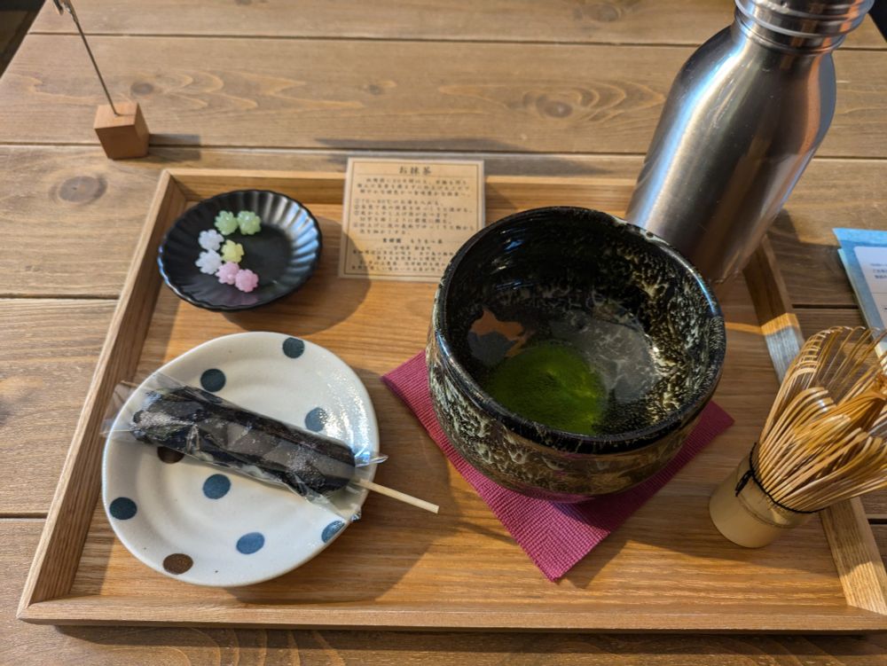 だんごと自分でシャカシャカするお抹茶