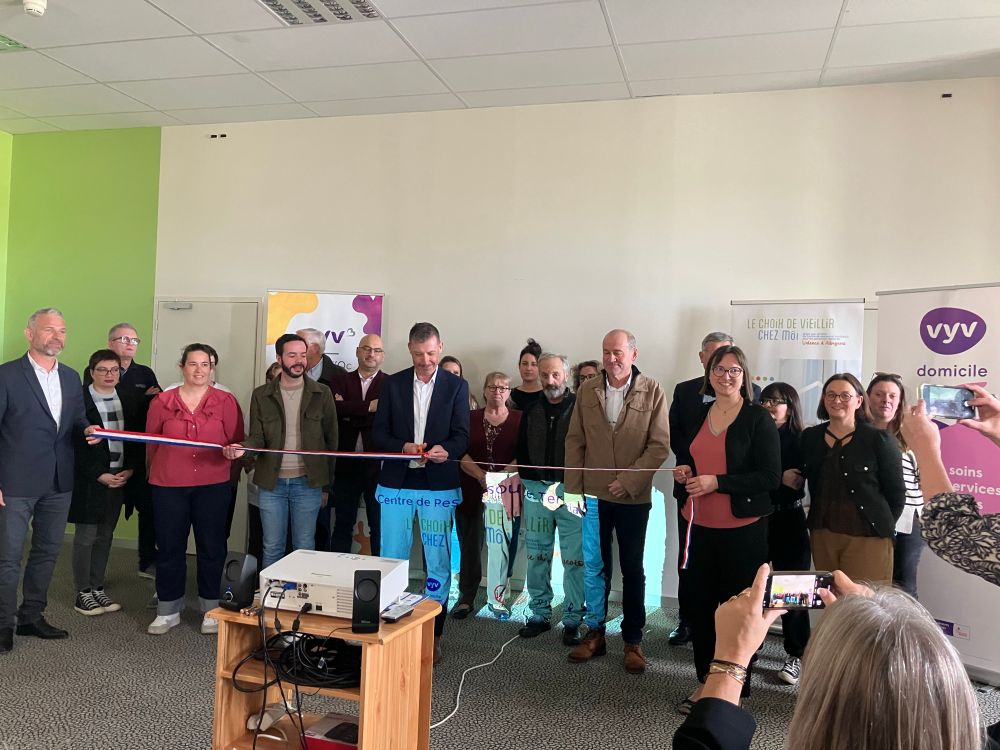 Découpe du ruban par Nicolas Llopart président de Vyv3 Terres d’Oc 